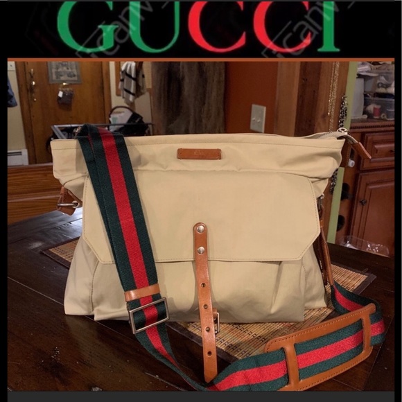 Gucci Handbags - ❗️SOLD on ♏️❗️ GUCCI MESSENGER Unisex RARE Travel in Style💥♥️🔥 Beautiful